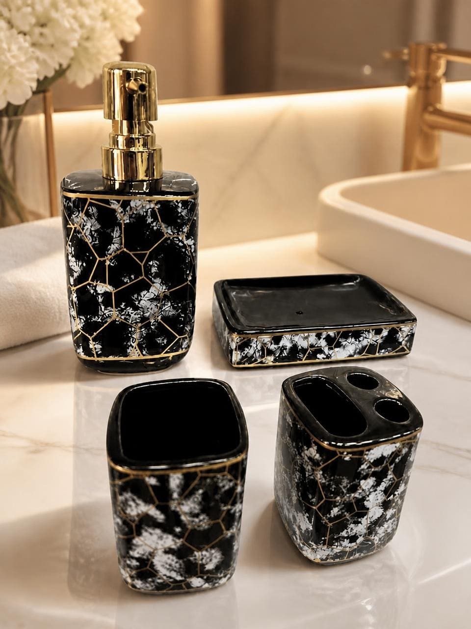 Ensemble d'accessoires de salle de bain en céramique noir et or – 4 pièces 