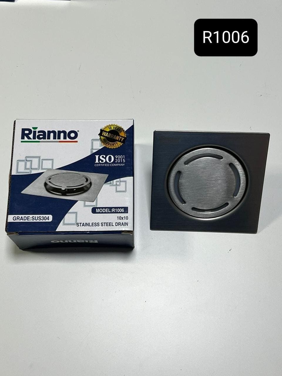 Siphon de Sol Carré Noir Mat Rianno – R1006 – Grade SUS304 (10x10 cm)